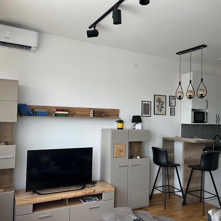 Apartment Charlie Private Parking Нови-Сад Экстерьер фото